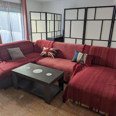Vivienda Compartida Con Ambiente Familiar Apartment Sesena Bagian luar foto