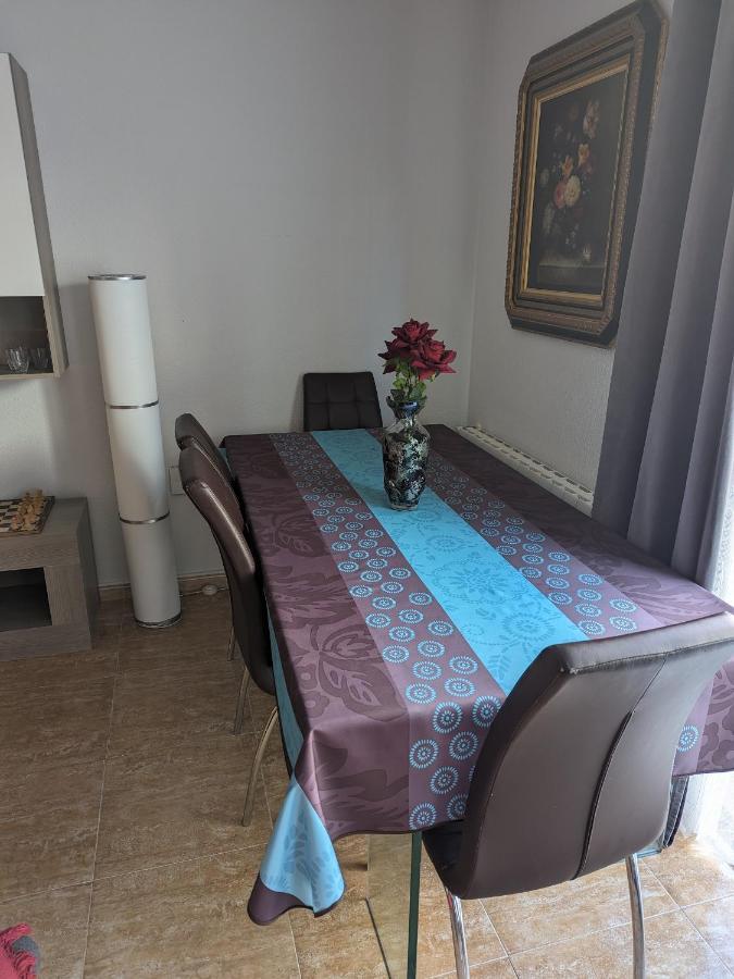 Vivienda Compartida Con Ambiente Familiar Apartment Sesena Bagian luar foto