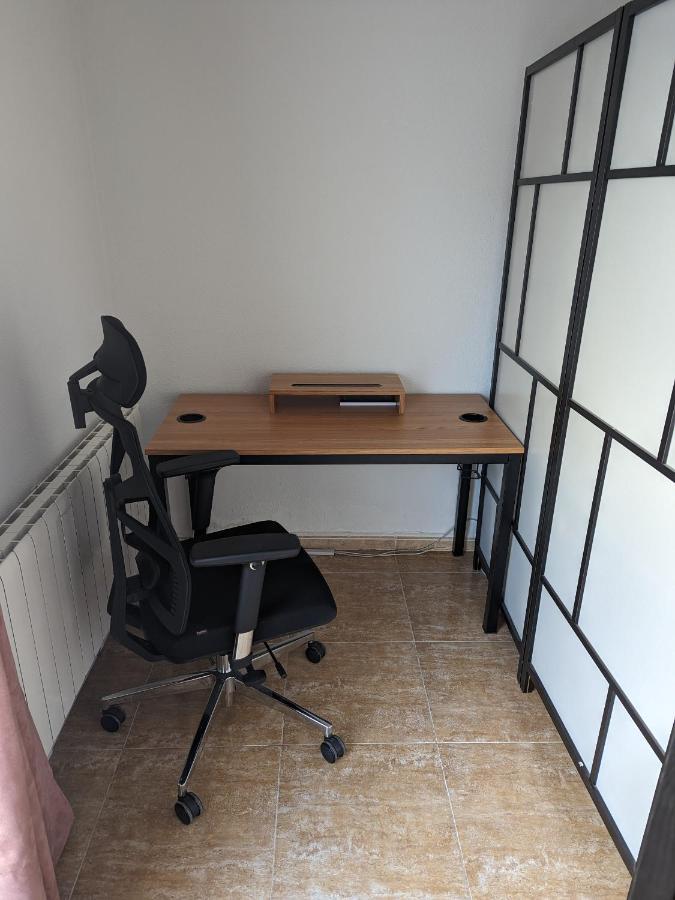 Vivienda Compartida Con Ambiente Familiar Apartment Sesena Bagian luar foto